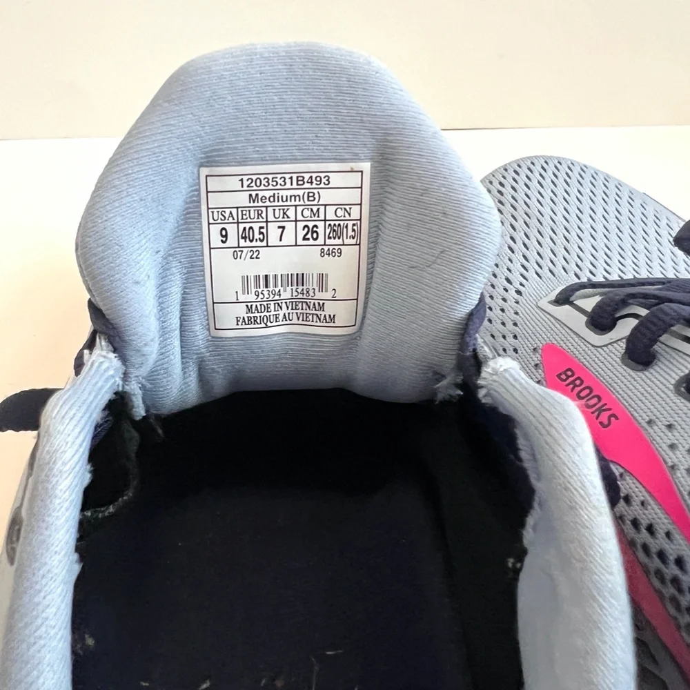 Like New Condition Brooks Women's Adrenaline GTS 22 Running Shoe, Size 9/40.5 EU - Picture 16 of 16